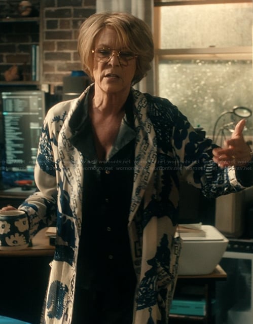 Dorothy's printed robe on Scarpetta