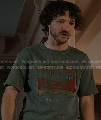 Flynn's grey washed print tee on 9-1-1