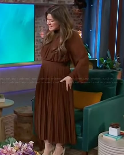 Kelly's brown midi dress on The Kelly Clarkson Show