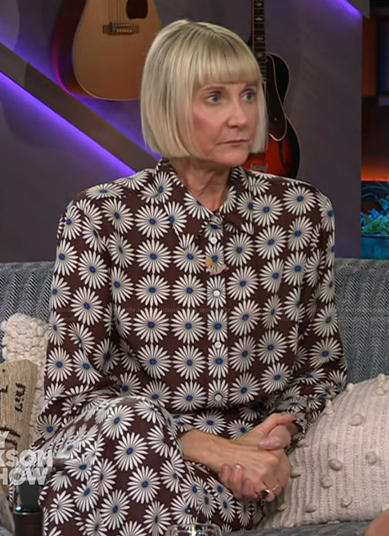 Kerri Kenney-Silver's printed blouse and pants on The Kelly Clarkson Show