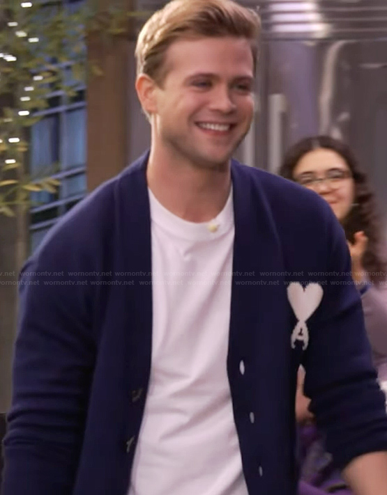 Leo Woodall's blue contrast heart cardigan on Live with Kelly and Mark