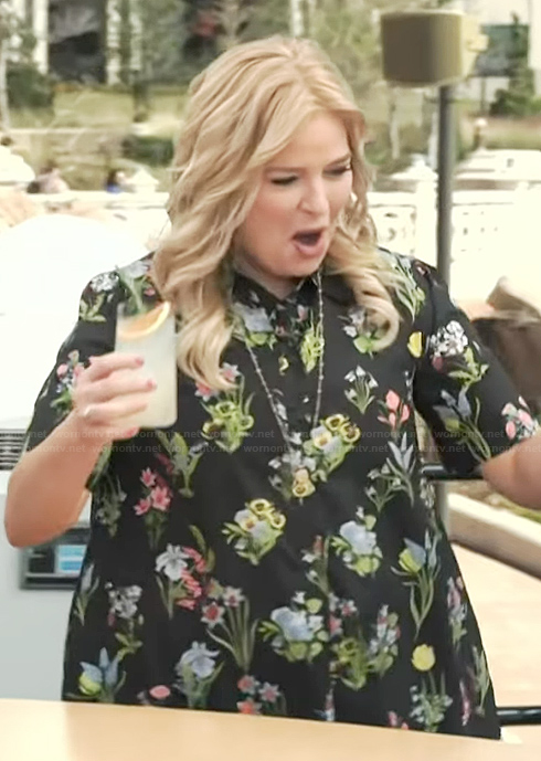 Melissa Peterman's black floral dress on Access Hollywood