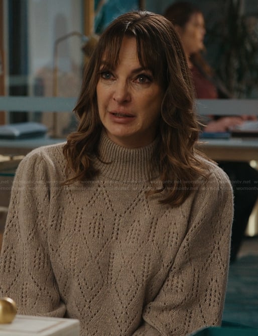 Rachel's beige knit pointelle sweater on Matlock