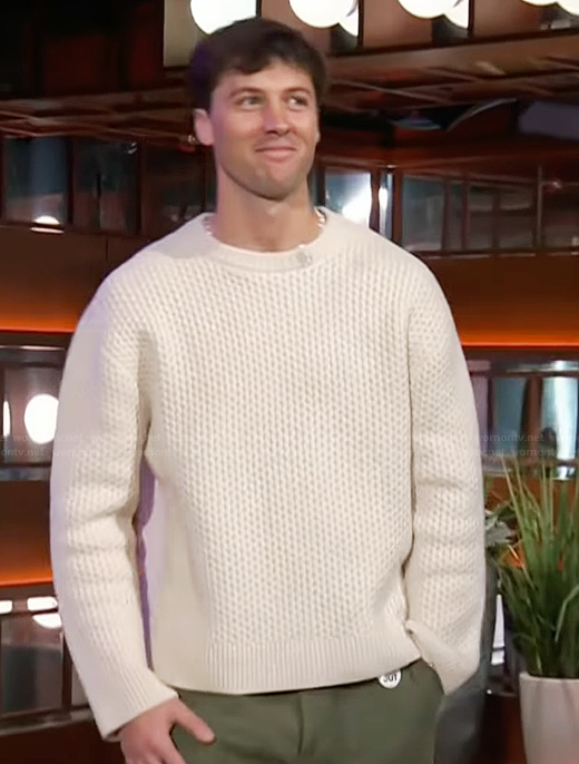 Rob Rausch's waffle knit sweater on The Kelly Clarkson Show