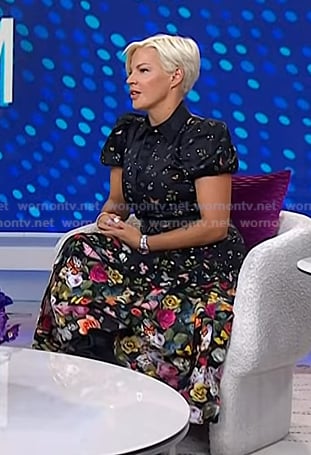 Anne Mahlum's black floral puff sleeve shirtdress on Today