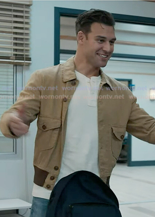 Eddie's beige patch pocket jacket on 9-1-1