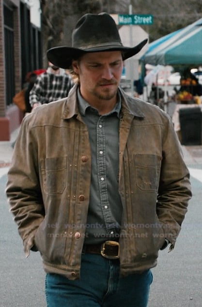 Kayce's beige waxed jacket on Marshals