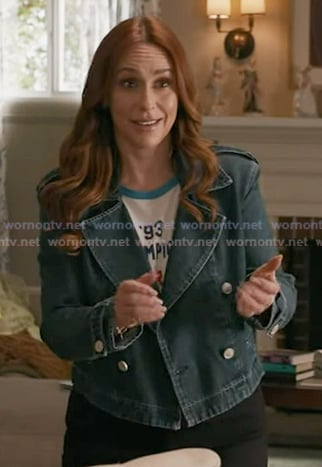 Maddie's graphic print tee and denim blazer on 9-1-1
