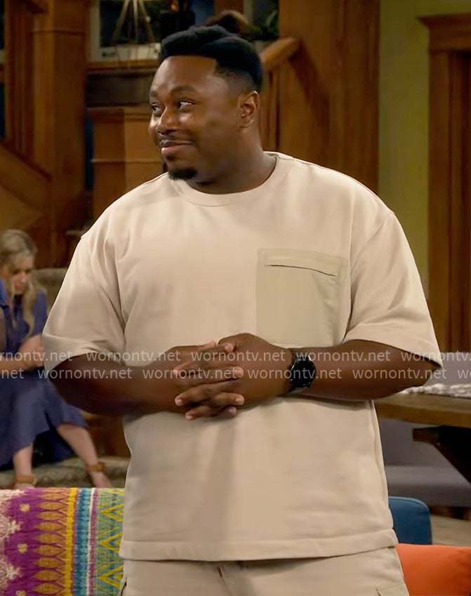 Marty's beige t-shirt with pocket on The Neighborhood