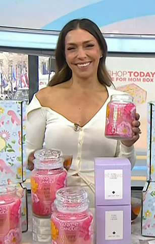 Melissa's white off-shoulder cardigan on Today