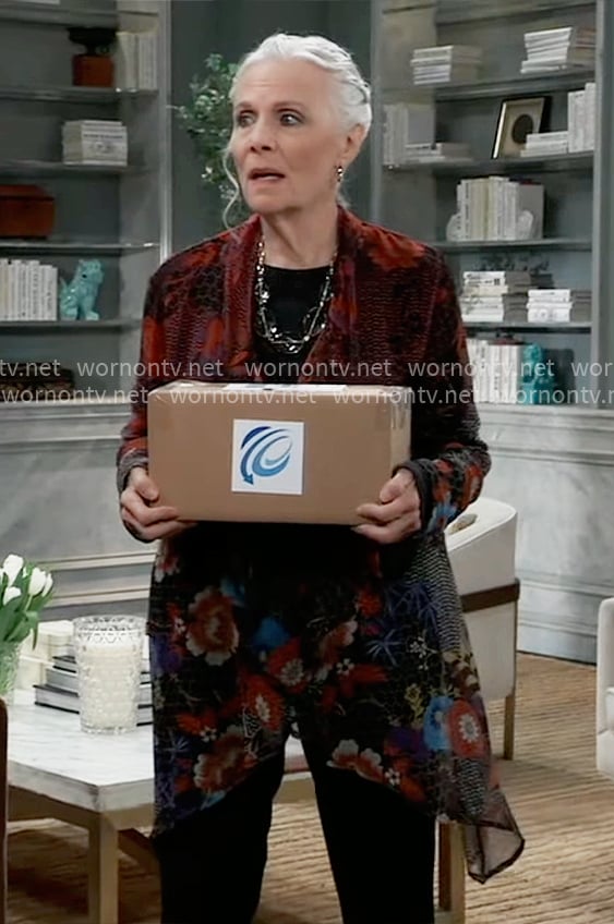 Tracy's floral kimono on General Hospital