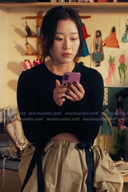 Yuri's black bow hem top and skirt on XO Kitty