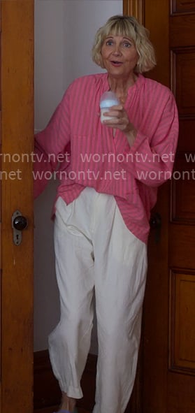 Anne's pink striped oversized top on The Four Seasons