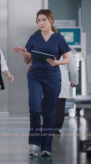 Cass’s grey sneakers on Greys Anatomy