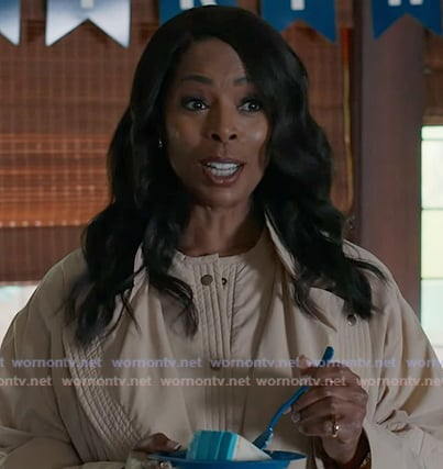 Gabi Bond's beige layered bomber jacket and pants on 9-1-1
