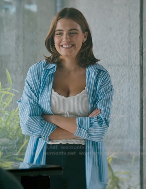 Hannah's white knit scalloped top on Off Campus