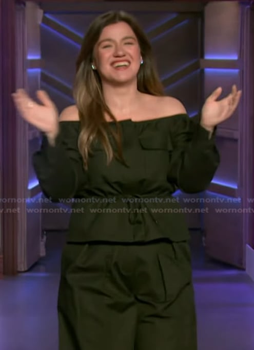 Kelly's off shoulder belted top on The Kelly Clarkson Show