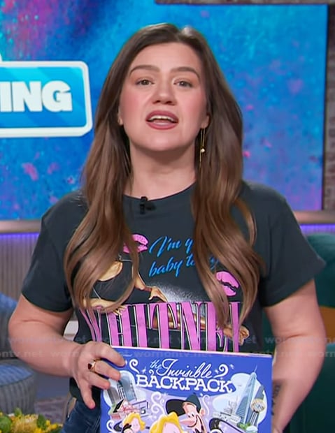 Kelly's Whitney Houston graphic tee on The Kelly Clarkson Show