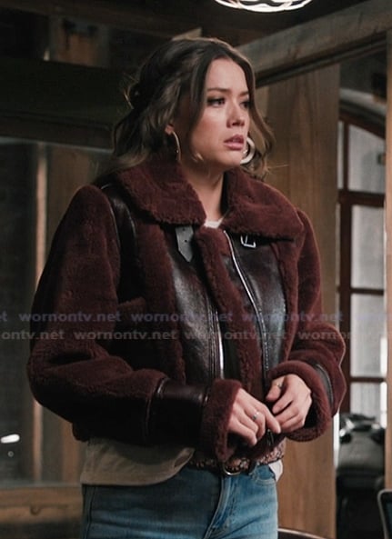 Maddie's burgundy shearling jacket on Marshals