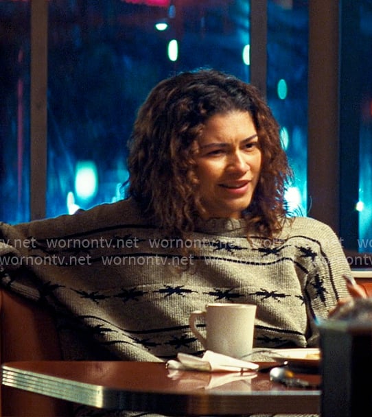 Rue's grey printed sweater on Euphoria