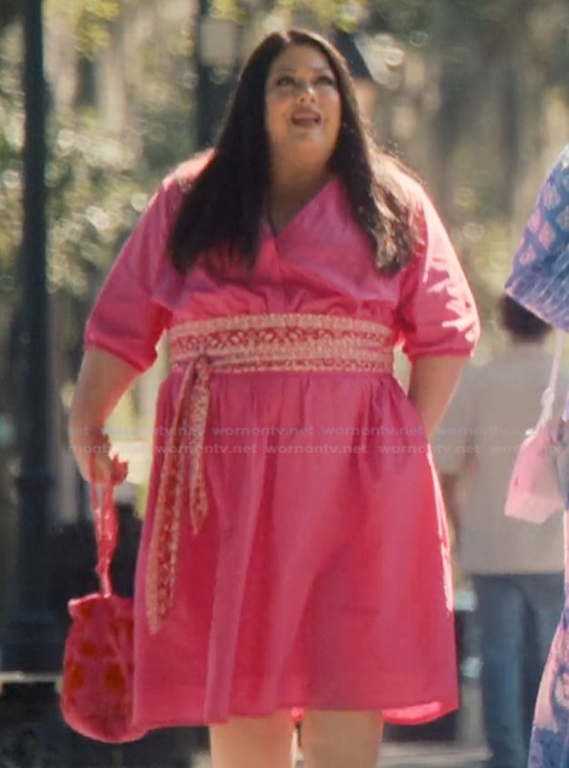 Dana's pink beaded bucket bag on Sweet Magnolias