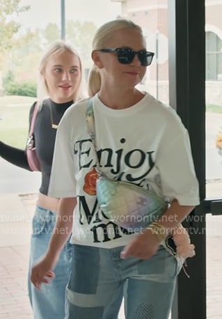 Galyna's white print tee and quilted bag on The McBee Dynasty Real American Cowboys