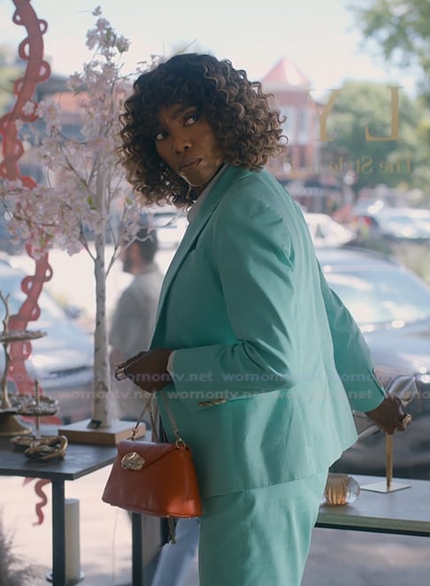 Helen's orange leather clutch bag on Sweet Magnolias