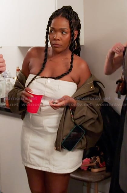 Jasmine's white mini dress on The Valley
