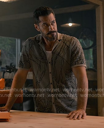 Ronnie’s grey printed knit shirt on Sweet Magnolias