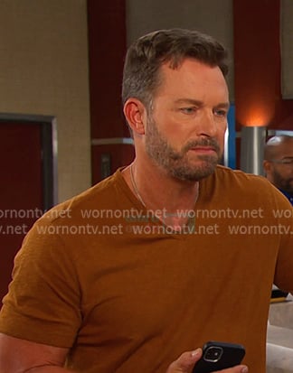Brady's brown v-neck tee on Days of our Lives