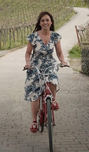 Chelsea's floral print v-neck dress on Paris is Always a Good Idea