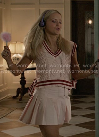 Elle's pink side bow cable knit vest on Elle