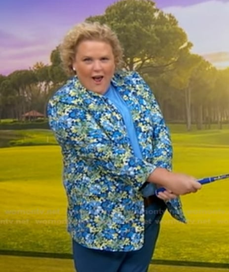 Fortune Feimster's blue floral print blazer on Good Morning America