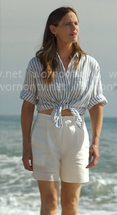 Hollis's blue striped shirt and white linen shorts on The Five Star Weekend