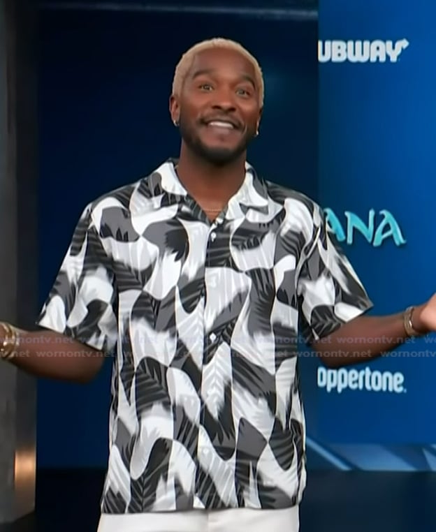 Scott's abstract print shirt on Access Hollywood