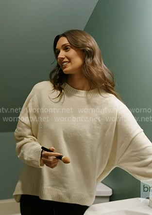 Whitney's white oversized sweater on In The City