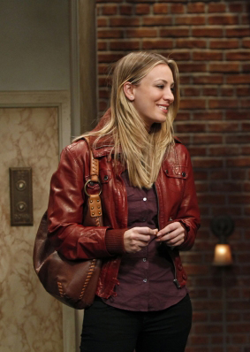 Penny’s burgundy leather jacket and brown leather bag on The Big Bang Theory