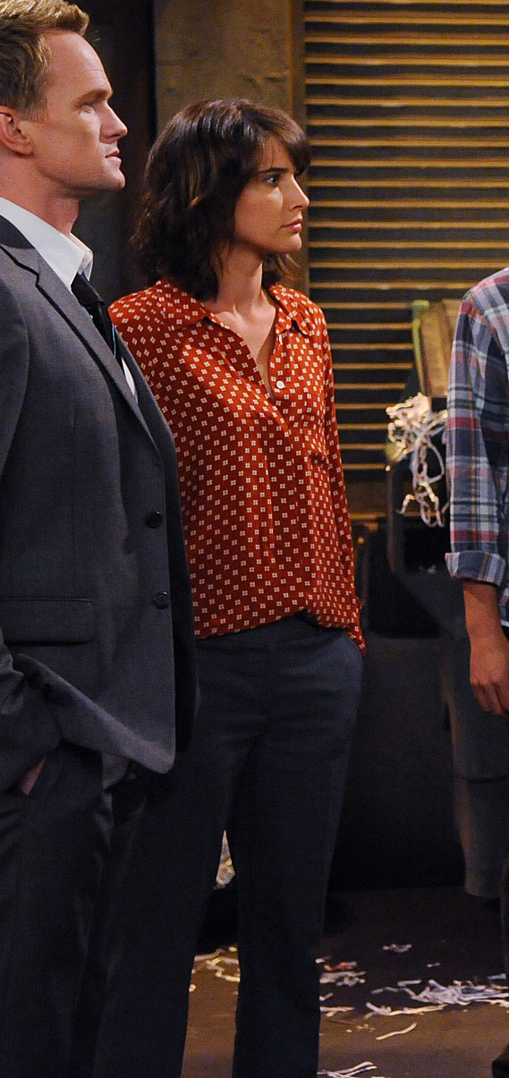 Robin’s orange and white blouse on How I met your mother