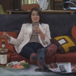 Robin’s cream blazer and tan boots on How I met your mother