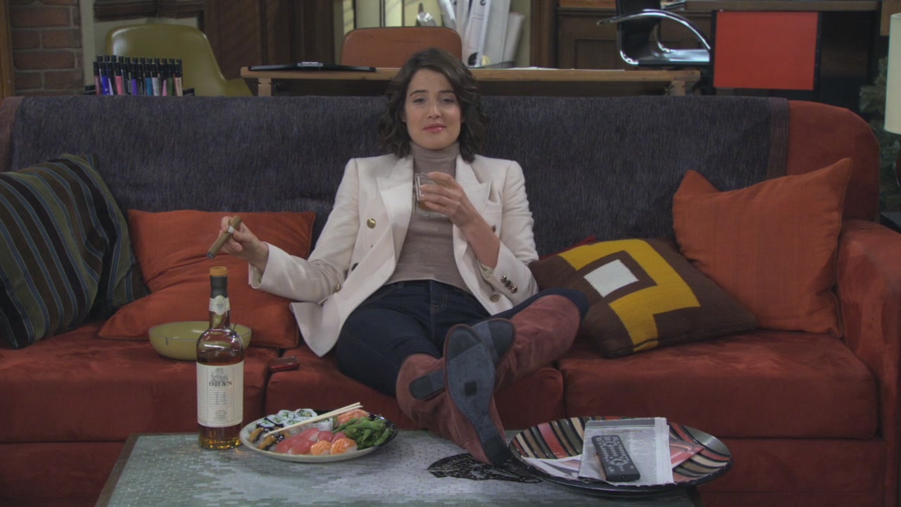 Robin’s cream blazer and tan boots on How I met your mother