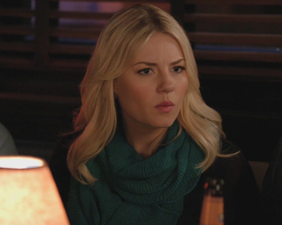 Alex’s green scarf on Happy Endings