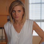 Jane’s gold link necklace on Happy Endings