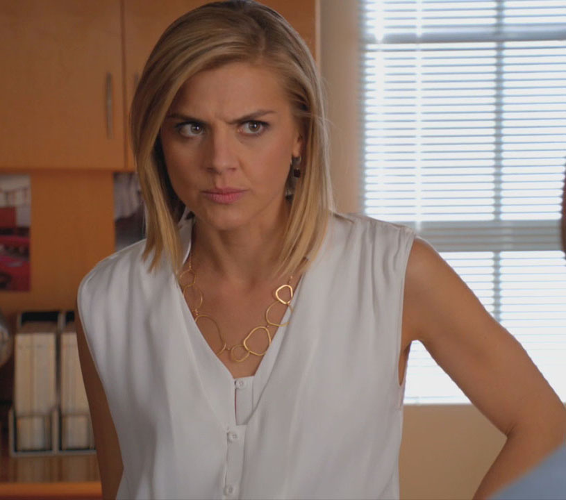 Jane’s gold link necklace on Happy Endings