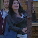Penny’s blue handbag on Happy Endings