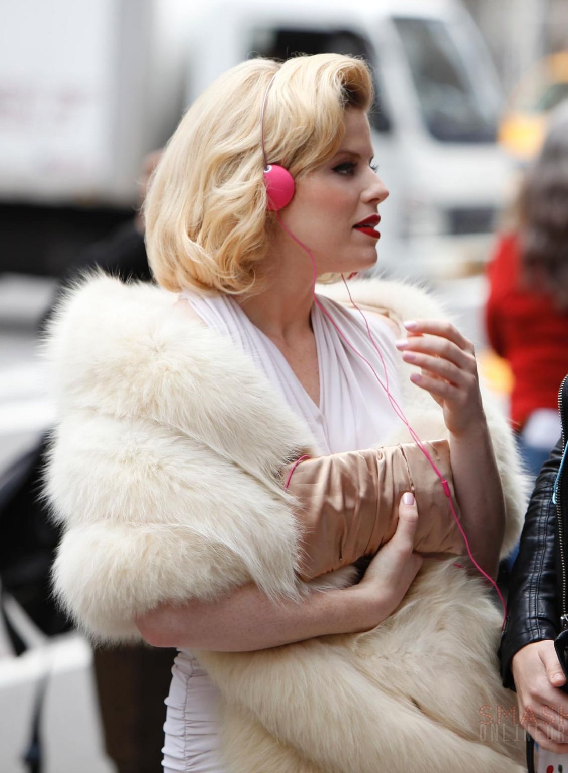 Ivy’s white fur wrap/stole and pink headphones from Smash
