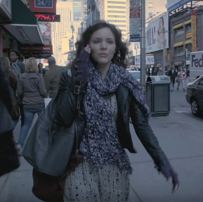 Karen’s purple fingerless gloves and blue bag on Smash