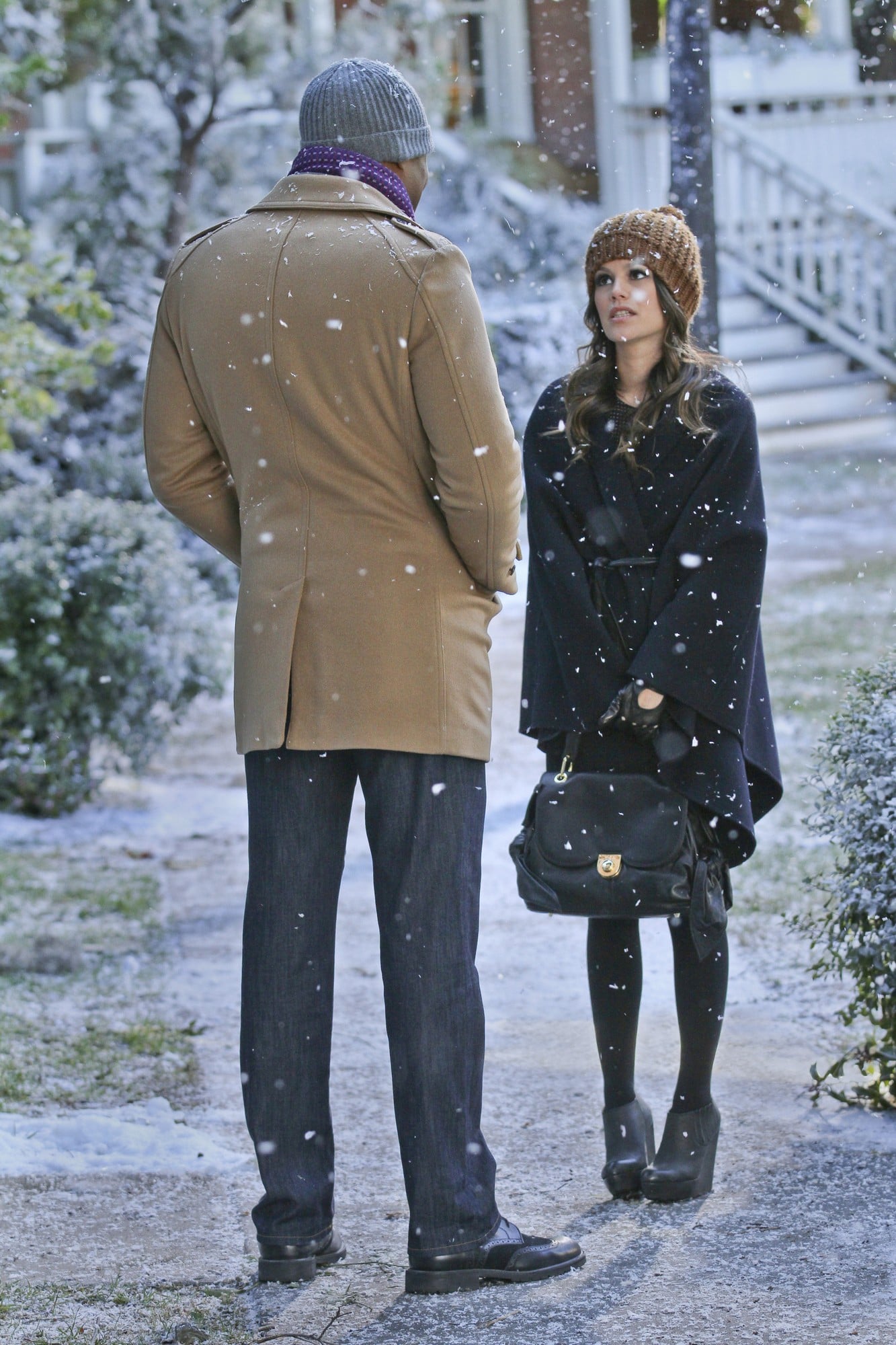 Zoe’s brown beanie and black coat, bag and booties on Hart of Dixie
