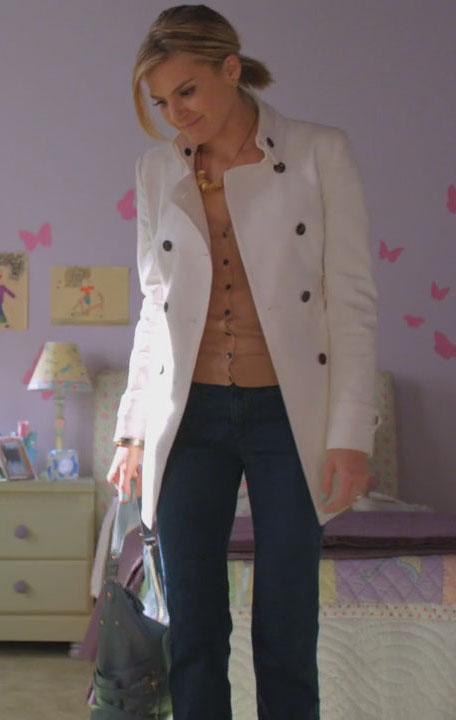 Jane’s white coat and blue handbag on Happy Endings