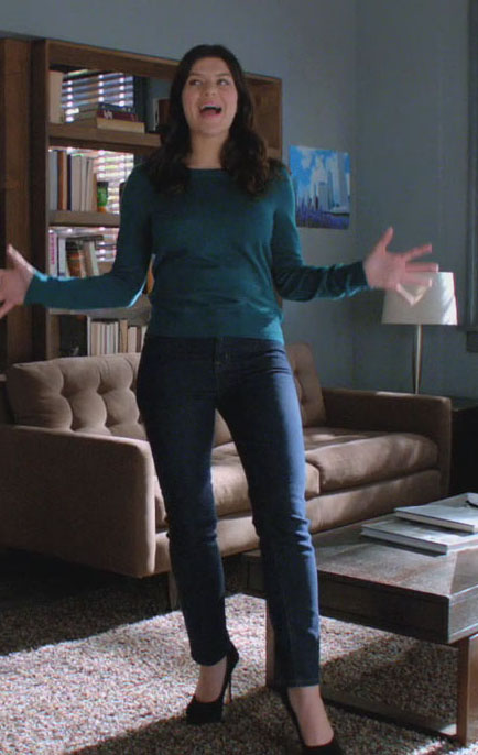 Penny’s blue sweater with jeans and black pumps on Happy Endings