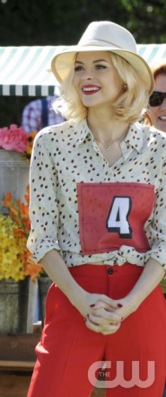 Lemon’s red pants, white printed blouse and cream hat on Hart of Dixie